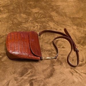 Genuine Leader Crossbody